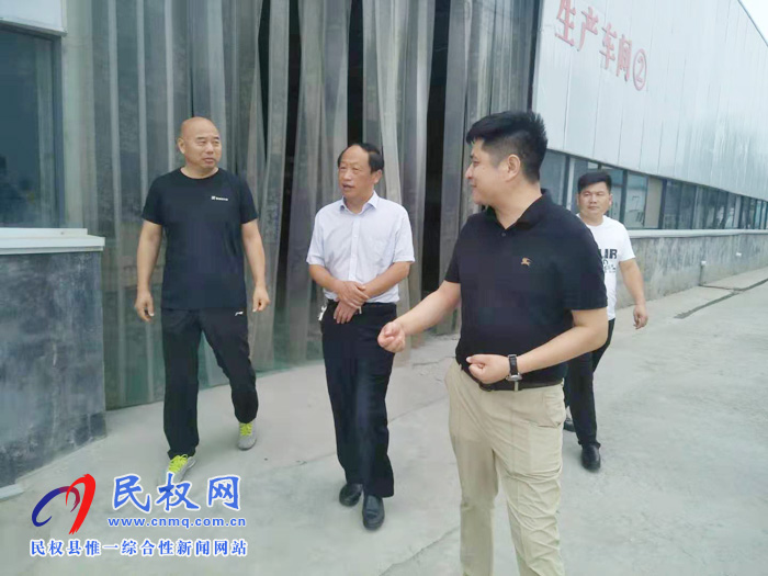 縣總工會(huì)主席瞿志君到龍?zhí)伶?zhèn)工業(yè)園區(qū)調(diào)研農(nóng)民工雙向服務(wù)工作 縣總工會(huì)主席瞿志君到龍?zhí)伶?zhèn)工業(yè)園區(qū)調(diào)研農(nóng)民工雙向服務(wù)工作