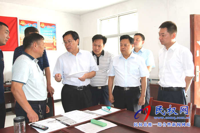 市人大常委會(huì)副主任、縣委書記姬脈常調(diào)研鄉(xiāng)鎮(zhèn)農(nóng)村人居環(huán)境改善及農(nóng)戶改廁等工作