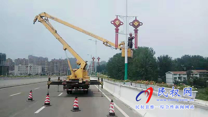 城管局路燈管理所加強路燈維修、維護，保證安全亮化