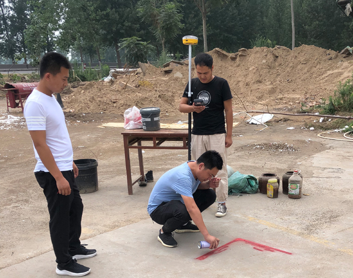 民權(quán)縣規(guī)劃中心對(duì)秣坡村紅色教育基地前期規(guī)劃進(jìn)行實(shí)地測(cè)量 民權(quán)縣規(guī)劃中心對(duì)秣坡村紅色教育基地前期規(guī)劃進(jìn)行實(shí)地測(cè)量