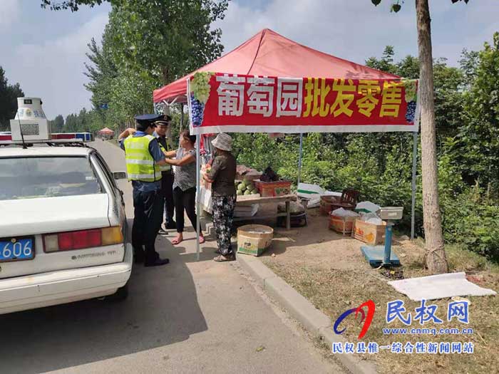 民權(quán)縣交通運(yùn)輸局開展夏季路域環(huán)境專項(xiàng)治理