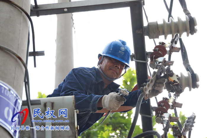 民權(quán)縣供電公司:戰(zhàn)高溫 度夏峰 民權(quán)縣供電公司:戰(zhàn)高溫 度夏峰
