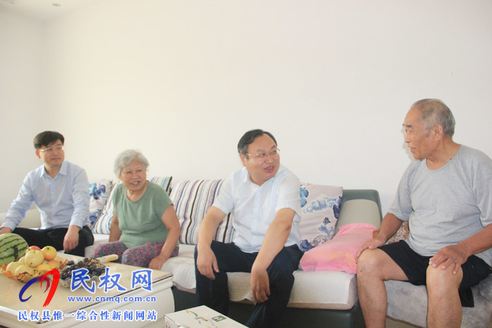 市委常委、常務(wù)副市長吳祖明到我縣走訪慰問部分軍人優(yōu)撫對(duì)象