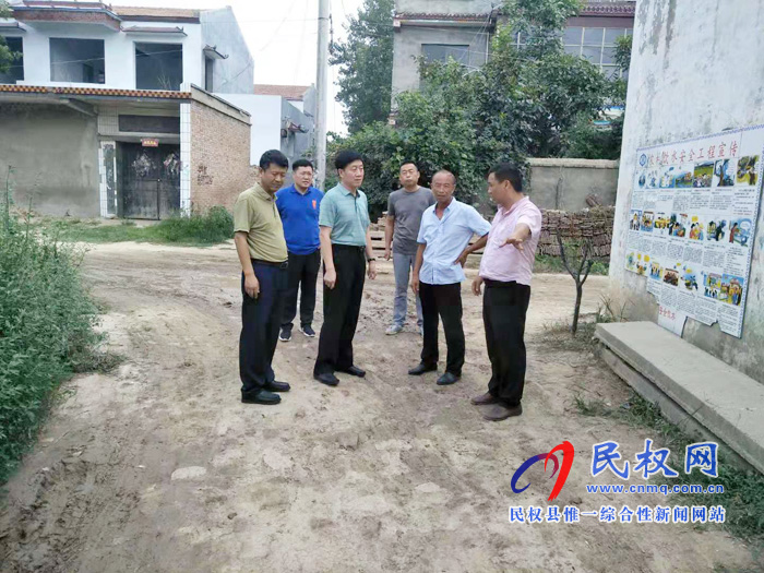 縣委常委、副縣長房季到龍?zhí)伶?zhèn)檢查指導(dǎo)工作