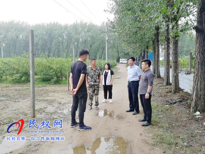 民權(quán)縣農(nóng)業(yè)農(nóng)村局副局長李超到生產(chǎn)經(jīng)營主體檢查安全生產(chǎn)情況 民權(quán)縣農(nóng)業(yè)農(nóng)村局副局長李超到生產(chǎn)經(jīng)營主體檢查安全生產(chǎn)情況