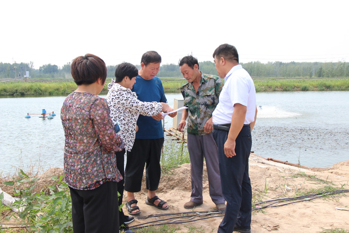 民權(quán)縣農(nóng)業(yè)農(nóng)村局深入水產(chǎn)養(yǎng)殖企業(yè)開展水域灘涂養(yǎng)殖證申請現(xiàn)場權(quán)屬核查工作 民權(quán)縣農(nóng)業(yè)農(nóng)村局深入水產(chǎn)養(yǎng)殖企業(yè)開展水域灘涂養(yǎng)殖證申請現(xiàn)場權(quán)屬核查工作