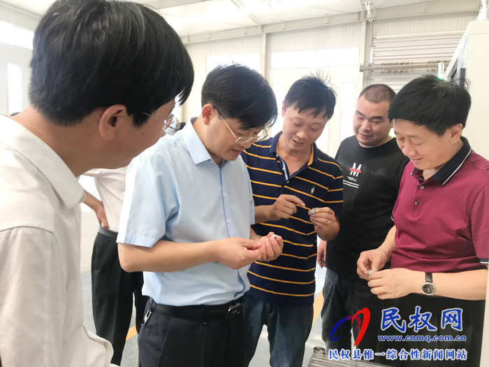 縣委副書(shū)記、縣長(zhǎng)張團(tuán)結(jié)走訪(fǎng)調(diào)研企業(yè) 傾聽(tīng)企業(yè)訴求 協(xié)調(diào)解決發(fā)展難題 實(shí)現(xiàn)高質(zhì)量發(fā)展