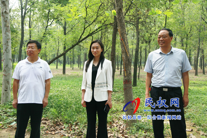 副縣長(zhǎng)朱琳參加民權(quán)高中“遠(yuǎn)足勵(lì)志行”活動(dòng) 副縣長(zhǎng)朱琳參加民權(quán)高中“遠(yuǎn)足勵(lì)志行”活動(dòng)