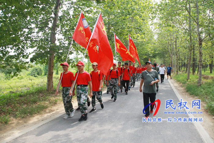 副縣長(zhǎng)朱琳參加民權(quán)高中“遠(yuǎn)足勵(lì)志行”活動(dòng) 副縣長(zhǎng)朱琳參加民權(quán)高中“遠(yuǎn)足勵(lì)志行”活動(dòng)