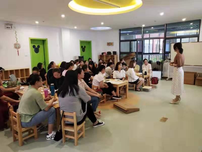 民權(quán)縣幼兒園開展教職工暑期培訓(xùn)活動(dòng) 民權(quán)縣幼兒園開展教職工暑期培訓(xùn)活動(dòng)
