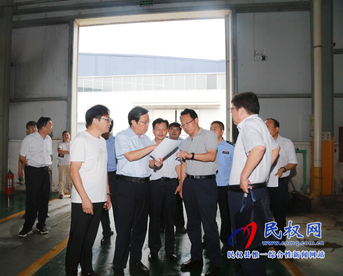 市人大常委會(huì)副主任、縣委書記姬脈常暗訪安全生產(chǎn)工作