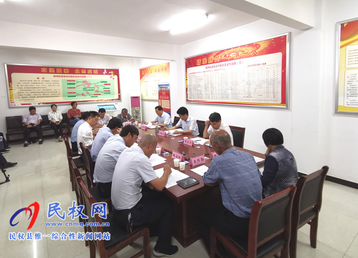 市委書記王戰(zhàn)營在民權縣吳莊村開展“三·五”基層工作日活動時指出扛牢“四個不摘”責任確保高質(zhì)量脫貧 市委書記王戰(zhàn)營在民權縣吳莊村開展“三·五”基層工作日活動時指出扛牢“四個不摘”責任確保高質(zhì)量脫貧