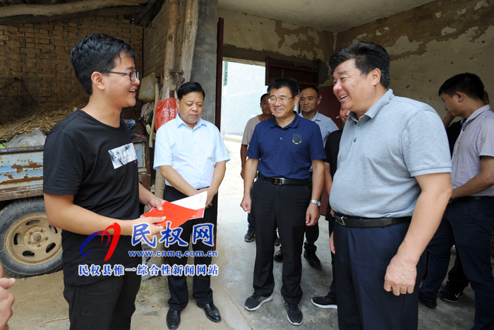 市人大常委會副主任、市總工會主席劉沛到民權縣白云寺鎮(zhèn)小渾子村開展“三·五”基層工作日活動