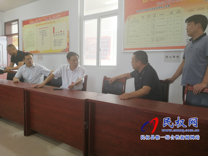 市人大常委會副主任、縣委書記姬脈常調(diào)研督導(dǎo)脫貧攻堅工作