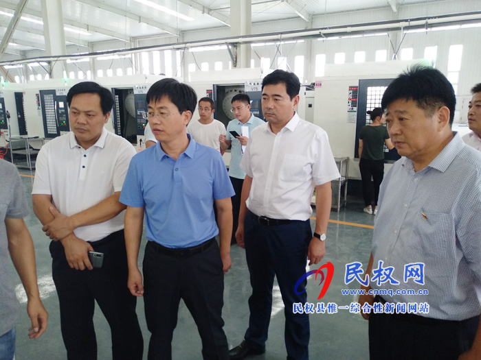 縣領(lǐng)導(dǎo)張愛軍調(diào)研高新區(qū)企業(yè)發(fā)展、產(chǎn)業(yè)扶貧、百城提質(zhì)工作