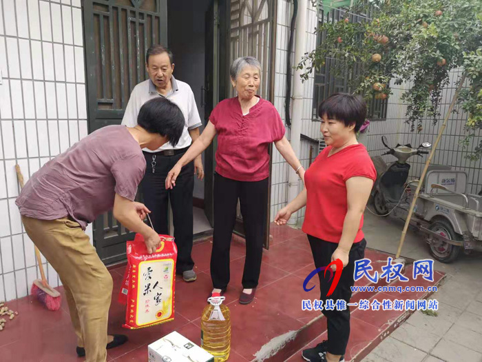 老干部局領(lǐng)導中秋節(jié)前走訪慰問老干部 老干部局領(lǐng)導中秋節(jié)前走訪慰問老干部