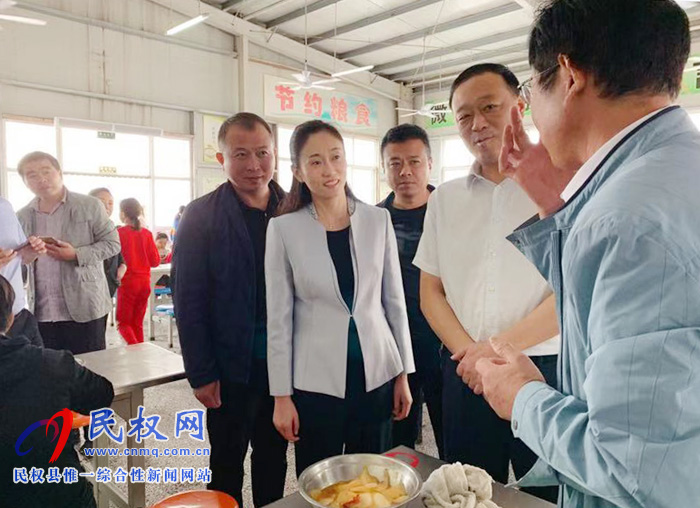 副縣長朱琳檢查我縣校園安全工作