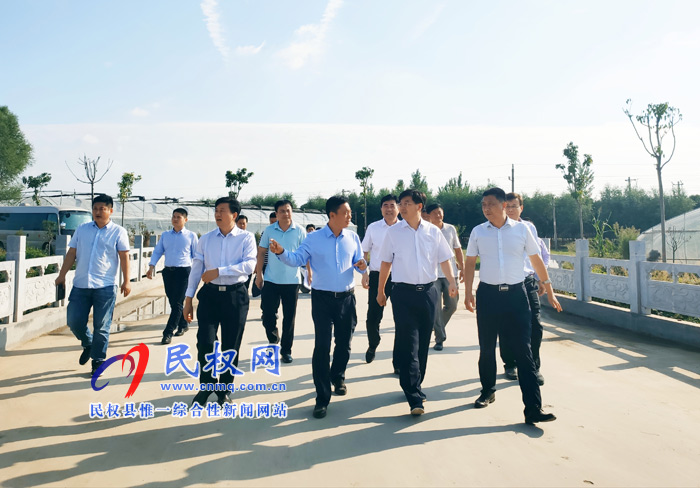 縣委副書記、縣長張團(tuán)結(jié)到綠洲街道辦事處開展“三?五”基層工作日活動