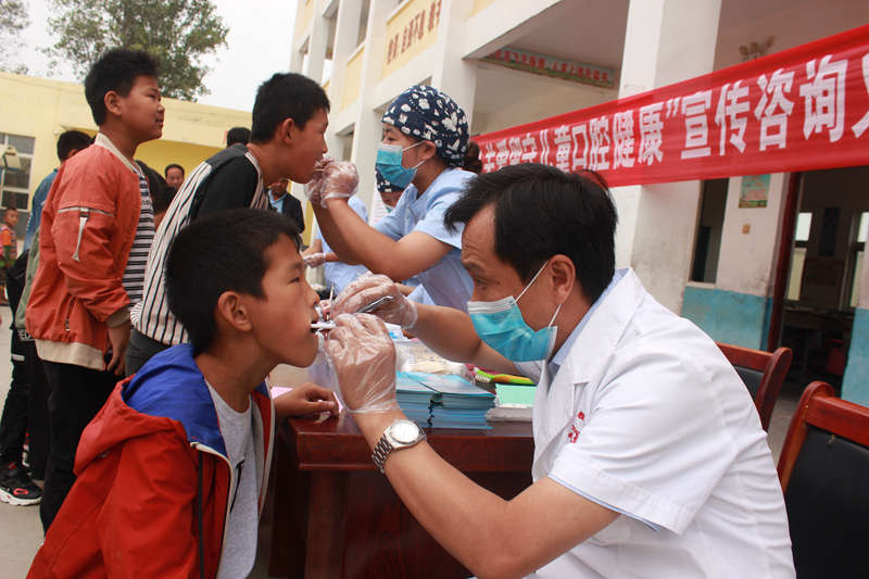 “9?20全國(guó)愛(ài)牙日—關(guān)愛(ài)留守兒童口腔健康”宣傳咨詢義診活動(dòng)在人和鎮(zhèn)白木小學(xué)開(kāi)展 “9?20全國(guó)愛(ài)牙日—關(guān)愛(ài)留守兒童口腔健康”宣傳咨詢義診活動(dòng)在人和鎮(zhèn)白木小學(xué)開(kāi)展