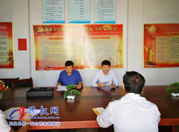 市委常務(wù)副秘書長、市委辦公室主任吳金山到人和鎮(zhèn)黃寨村開展“三?五”基層工作日活動(dòng)