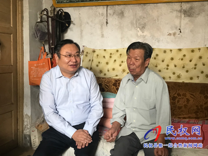 市委常委、常務副市長吳祖明到我縣走訪慰問全國勞動模范劉翔鳴