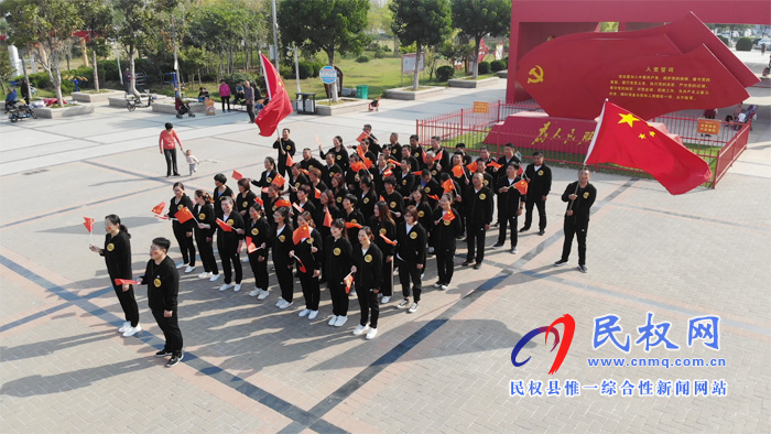 民權(quán)縣新華書店快閃獻(xiàn)禮新中國(guó)成立70周年 民權(quán)縣新華書店快閃獻(xiàn)禮新中國(guó)成立70周年
