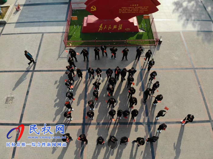 民權(quán)縣新華書店快閃獻(xiàn)禮新中國(guó)成立70周年 民權(quán)縣新華書店快閃獻(xiàn)禮新中國(guó)成立70周年