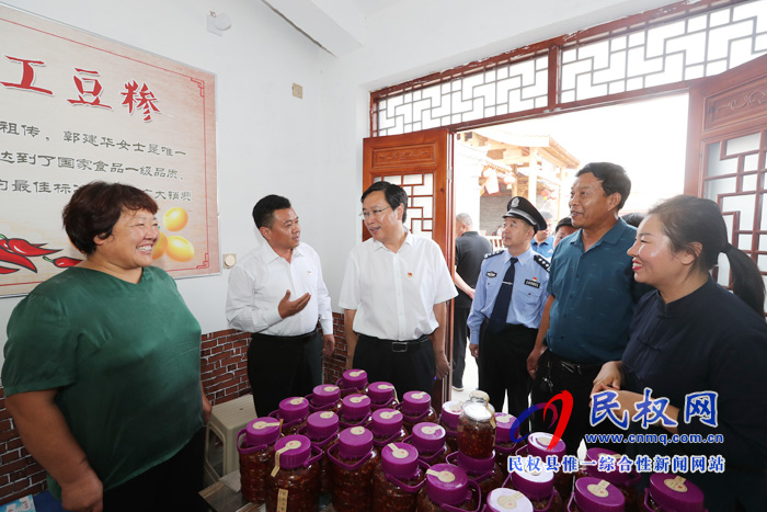 市人大常委會副主任、縣委書記姬脈常調研軟弱渙散村黨組織整頓工作