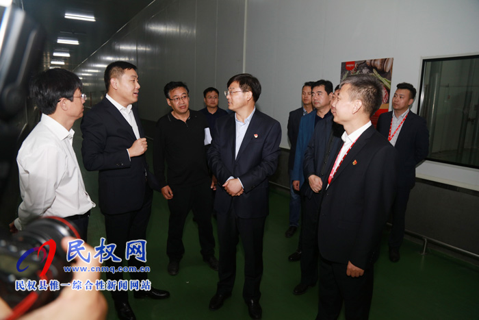 縣委副書記、縣長張團結(jié)傳達學習習近平總書記在新中國成立70周年和全國民族團結(jié)進步表彰大會講話精神