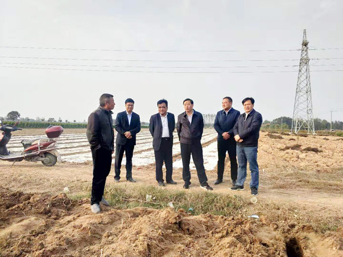 市人大常委會副主任、縣委書記姬脈常到我縣部分鄉(xiāng)鎮(zhèn)調(diào)研產(chǎn)業(yè)扶貧項目發(fā)展情況