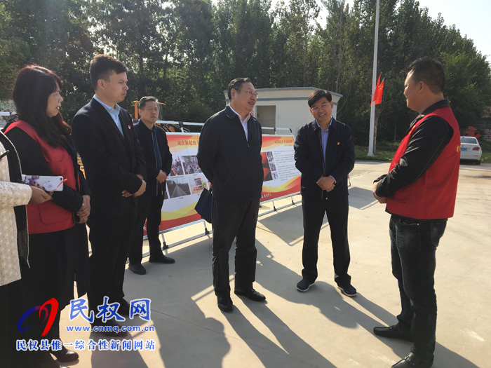 市委常委、常務(wù)副市長吳祖明到龍?zhí)伶?zhèn)邢莊村開展“三·五”基層工作
