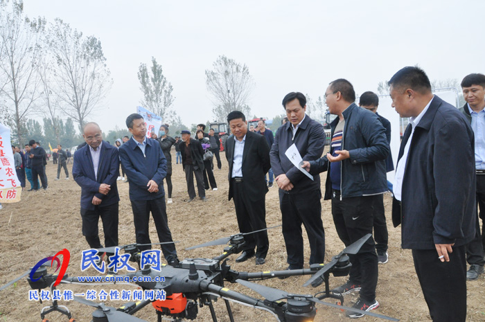 商丘市2019年主要農(nóng)作物生產(chǎn)全程機(jī)械化現(xiàn)場(chǎng)會(huì)在我縣召開(kāi) 商丘市2019年主要農(nóng)作物生產(chǎn)全程機(jī)械化現(xiàn)場(chǎng)會(huì)在我縣召開(kāi)