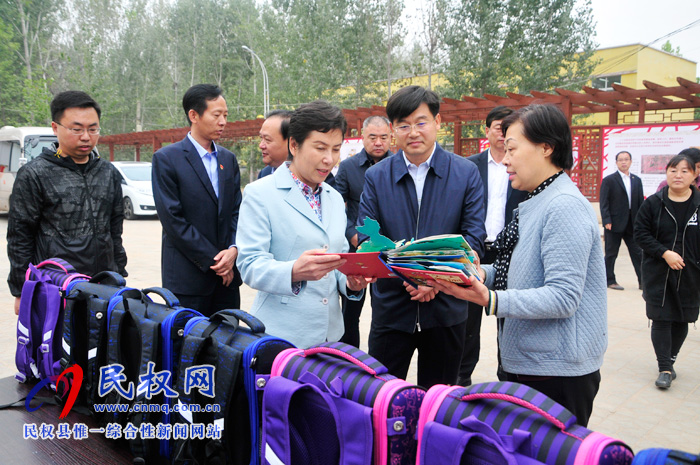 省文化和旅游廳黨組書記宋麗萍到我縣調(diào)研公共文化服務(wù)體系建設(shè)和脫貧攻堅工作 省文化和旅游廳黨組書記宋麗萍到我縣調(diào)研公共文化服務(wù)體系建設(shè)和脫貧攻堅工作