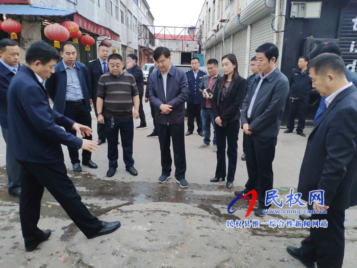 縣委副書記、縣長張團結(jié)暗訪督導(dǎo)我縣文明城創(chuàng)建工作