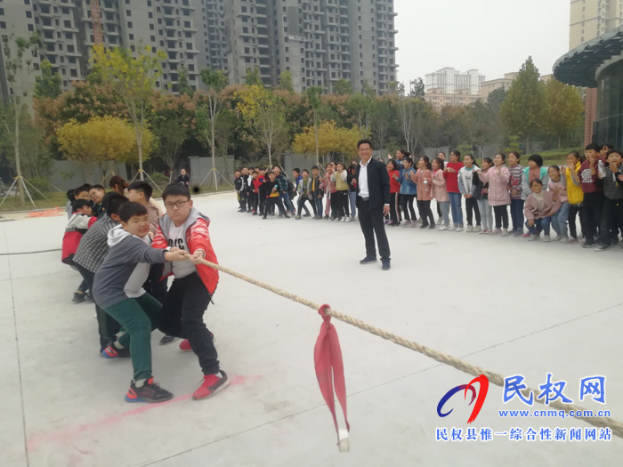 縣民族學(xué)校舉行拔河比賽活動(dòng) 縣民族學(xué)校舉行拔河比賽活動(dòng)