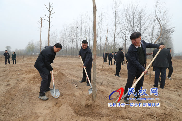 縣領(lǐng)導(dǎo)參加冬季義務(wù)植樹活動(dòng) 縣領(lǐng)導(dǎo)參加冬季義務(wù)植樹活動(dòng)