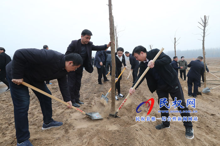 縣領(lǐng)導(dǎo)參加冬季義務(wù)植樹活動(dòng) 縣領(lǐng)導(dǎo)參加冬季義務(wù)植樹活動(dòng)