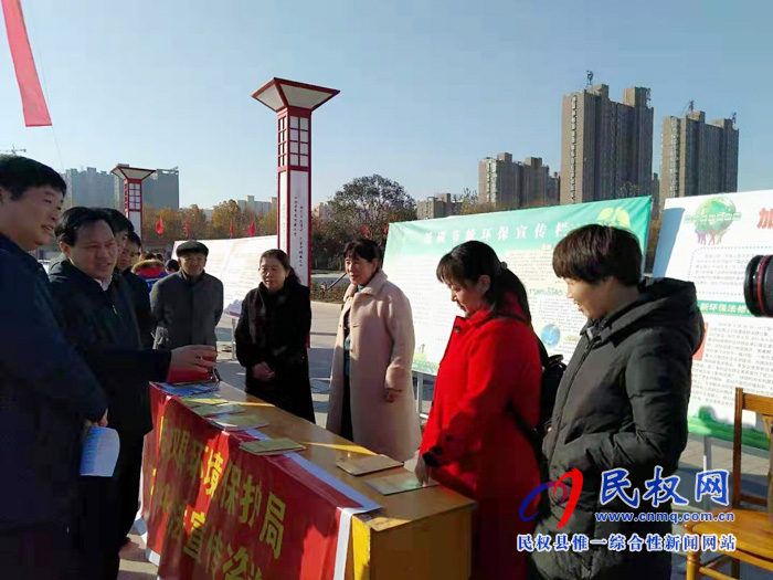 縣環(huán)保局積極參與12.4國(guó)家憲法日宣傳活動(dòng) 縣環(huán)保局積極參與12.4國(guó)家憲法日宣傳活動(dòng)