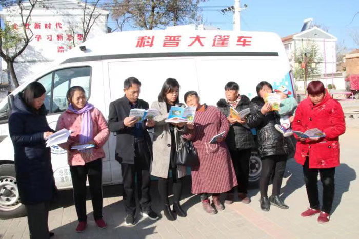 縣科協(xié)開展科普大篷車進鄉(xiāng)村活動 縣科協(xié)開展科普大篷車進鄉(xiāng)村活動