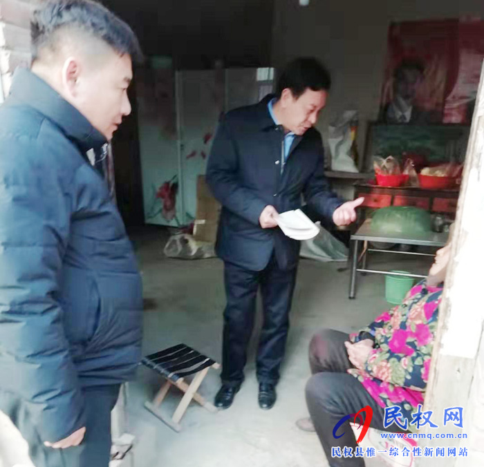 龍?zhí)伶?zhèn)黨委書記開展遍訪貧困戶活動 龍?zhí)伶?zhèn)黨委書記開展遍訪貧困戶活動