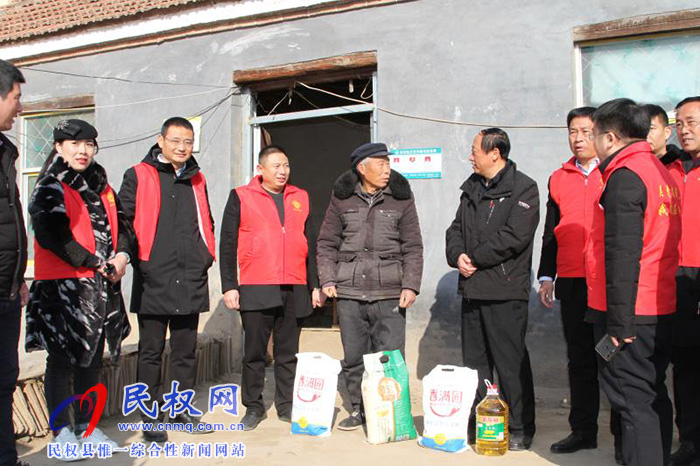民權縣總工會駐鄭州農民工服務站開展雙節(jié)慰問貧困戶活動 民權縣總工會駐鄭州農民工服務站開展雙節(jié)慰問貧困戶活動