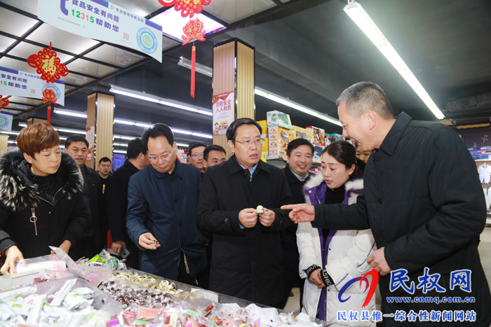 市人大常委會(huì)副主任、縣委書記姬脈常查看我縣節(jié)前安全生產(chǎn)及市場供應(yīng)工作開展情況