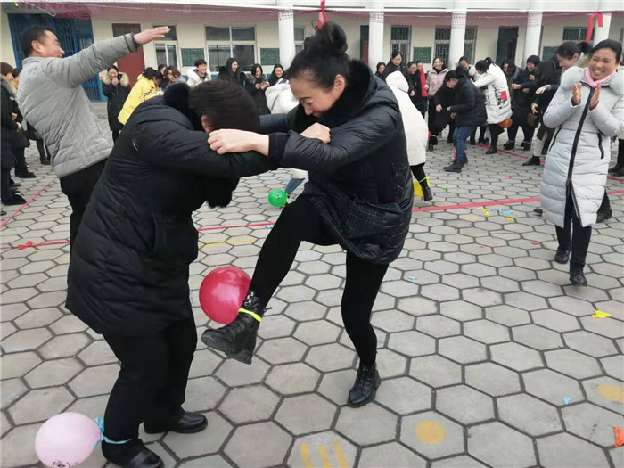 第三小學(xué)舉行教師冬季運(yùn)動(dòng)會 第三小學(xué)舉行教師冬季運(yùn)動(dòng)會