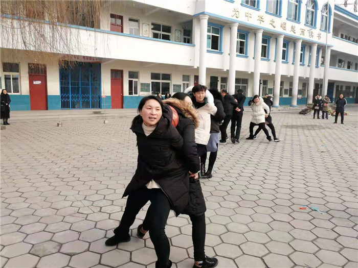 第三小學(xué)舉行教師冬季運(yùn)動(dòng)會 第三小學(xué)舉行教師冬季運(yùn)動(dòng)會