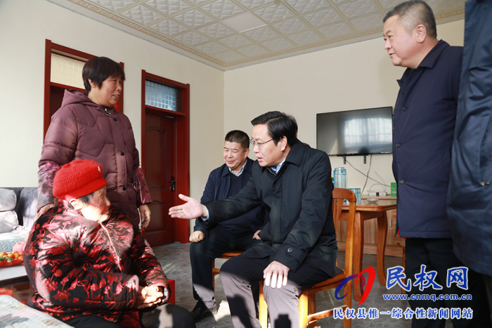 市人大常委會副主任、縣委書記姬脈常走訪慰問敬老院老人和百歲老人