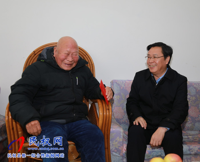 市人大常委會(huì)副主任、縣委書記姬脈常走訪慰問困難老黨員、抗日老兵