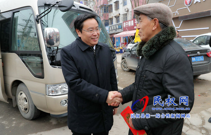 縣四大家領(lǐng)導(dǎo)走訪慰問特困居民、困難職工和企業(yè)軍轉(zhuǎn)干部