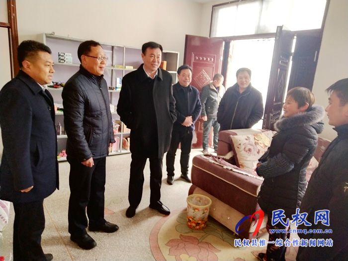 市人社局副局長田海超慰問返鄉(xiāng)農(nóng)民工 市人社局副局長田海超慰問返鄉(xiāng)農(nóng)民工
