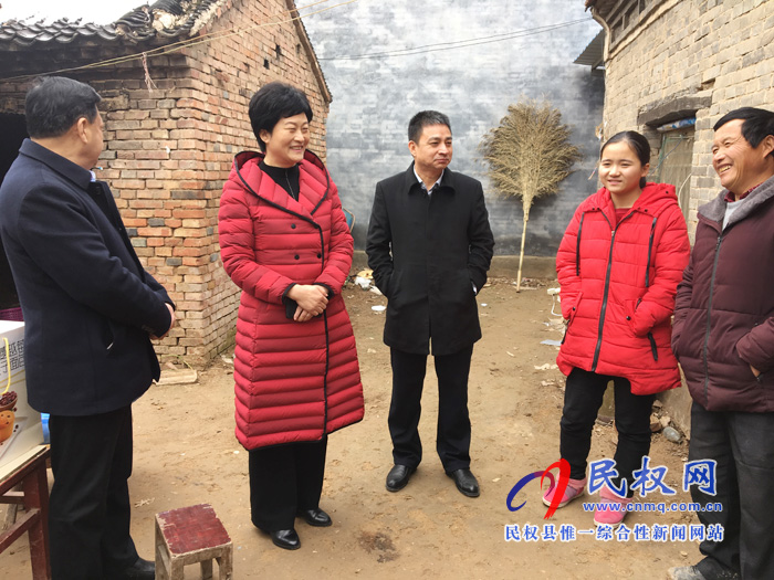 縣人大常委會主任周燕看望慰問春蕾女童董清清 縣人大常委會主任周燕看望慰問春蕾女童董清清