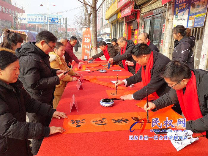 我縣開展文化進萬家義寫春聯(lián)活動 我縣開展文化進萬家義寫春聯(lián)活動